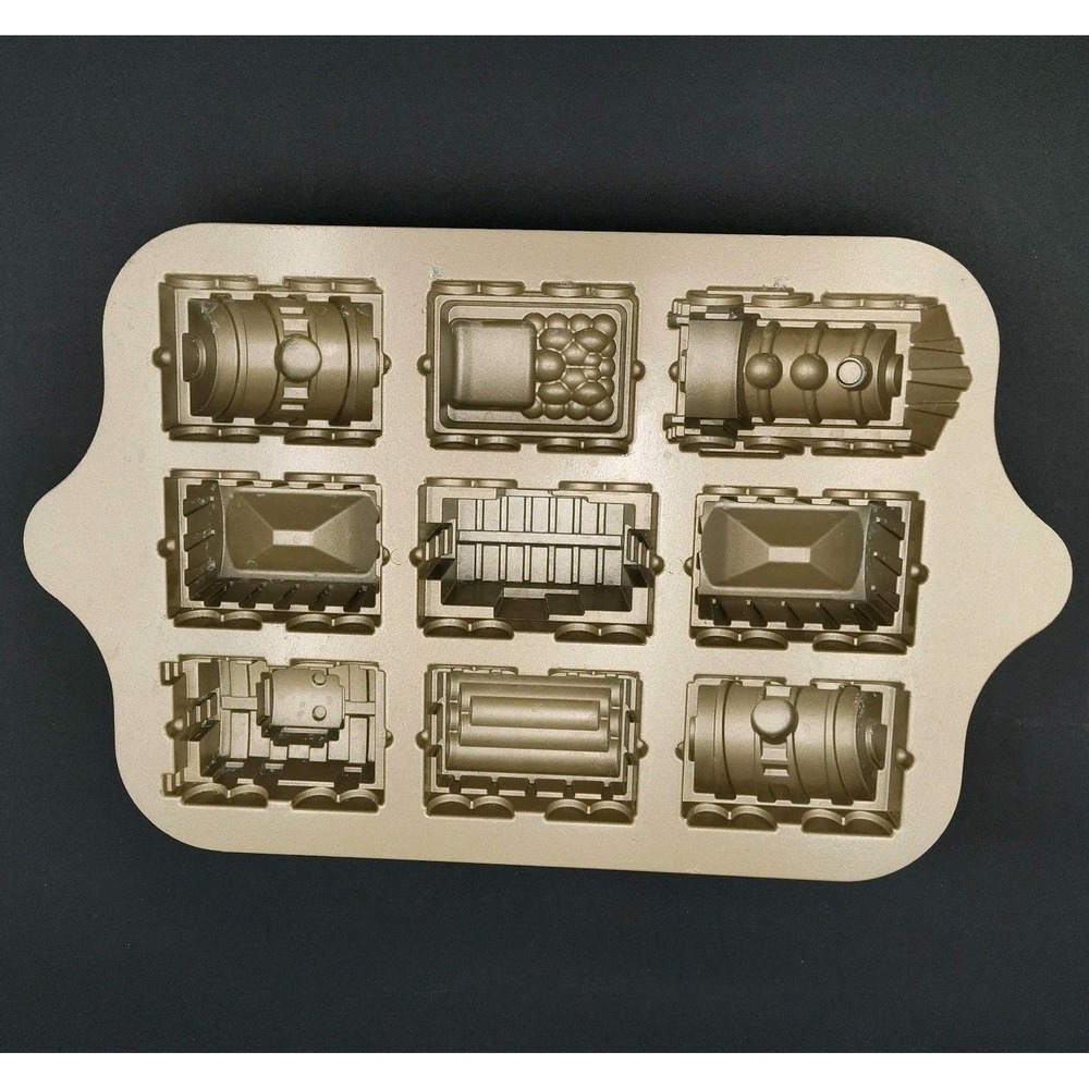 NORDIC WARE Train Cake Pan Choo Choo 9-Car Duty‎ 5 Cups Functions Great 📸👀📏